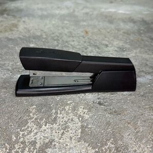 Swingline Full Strip Desktop Stapler 40XXX
